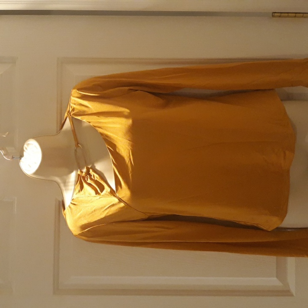 Guess mustard top